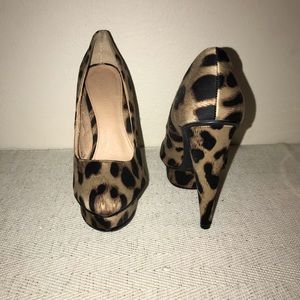 Colin Stuart leopard print pumps